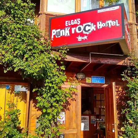 Elga's Punk Rock Hostel Vama Veche